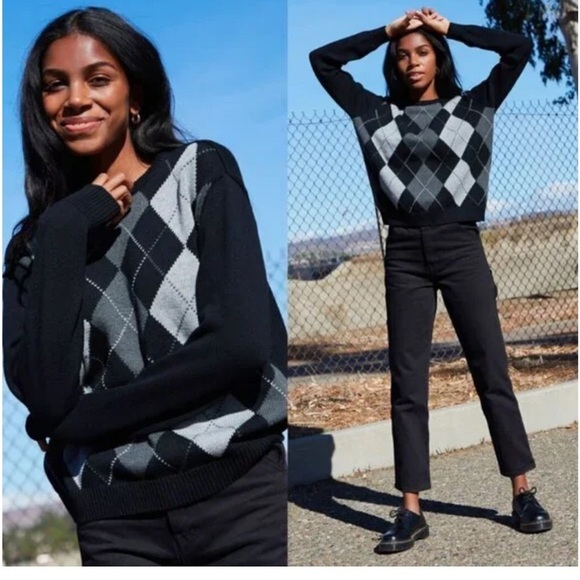 Brandy Melville Sweaters - Brandy Melville Argyle Crewneck Sweater navy one size 100-% cotton